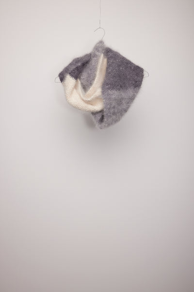 No 3 : Samoyed Scarf - grey and white